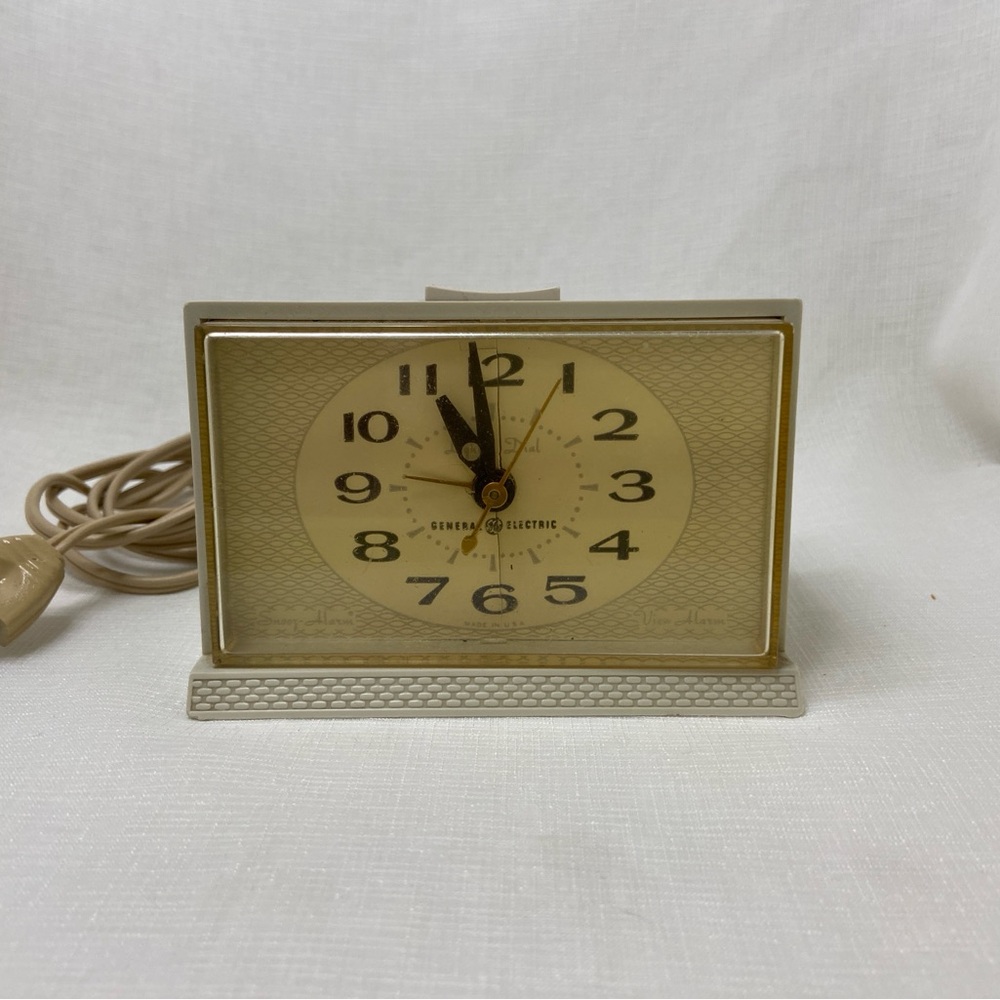 Vintage Cream and Gold Bedside Clock
